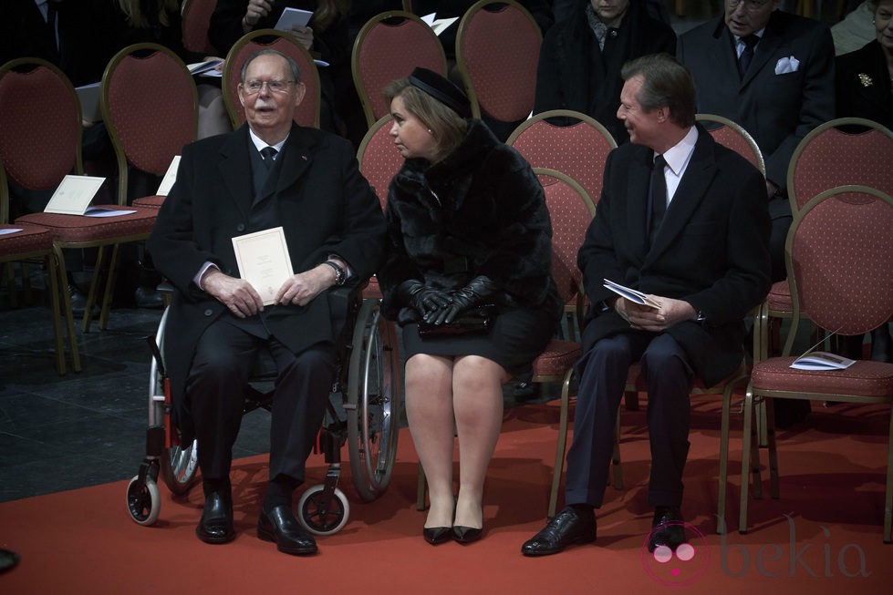 El Gran Duque Juan y los Grandes Duques de Luxemburgo en el funeral de Fabiola de Bélgica