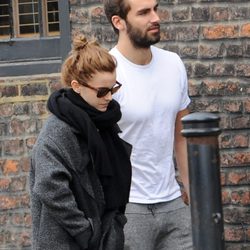 Emma Watson y su novio Matthew Janney pasean por Londres