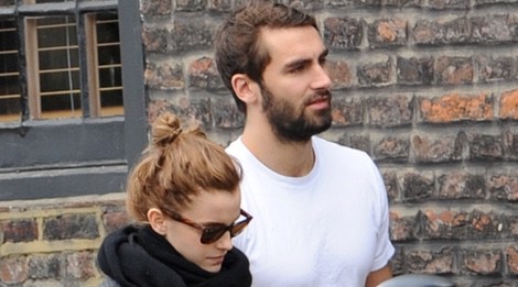 Emma Watson y su novio Matthew Janney pasean por Londres