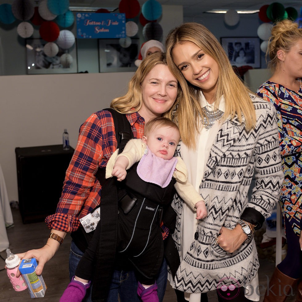 Jessica Alba y Drew Barrymore en el evento 'Baby2Baby' 