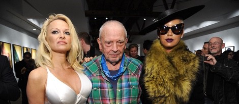 David Bailey en su exposición sobre los Rolling Stones con Pamela Anderson y Amber Rose