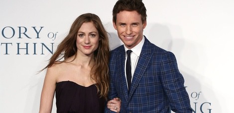 Eddie Redmayne y Hannah Bagshawe en el estreno de 'La Teoría del Todo'