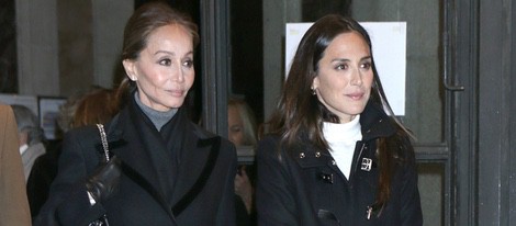 Isabel Preysler y Tamara Falcó en el funeral de la Duquesa de Alba en Madrid