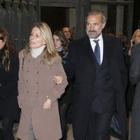 María Chávarri y Javier Fitz-James Stuart en el funeral de la Duquesa de Alba en Madrid