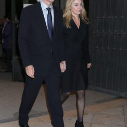 Jacobo Fitz-James Stuart e Inka Martí en el funeral de la Duquesa de Alba en Madrid