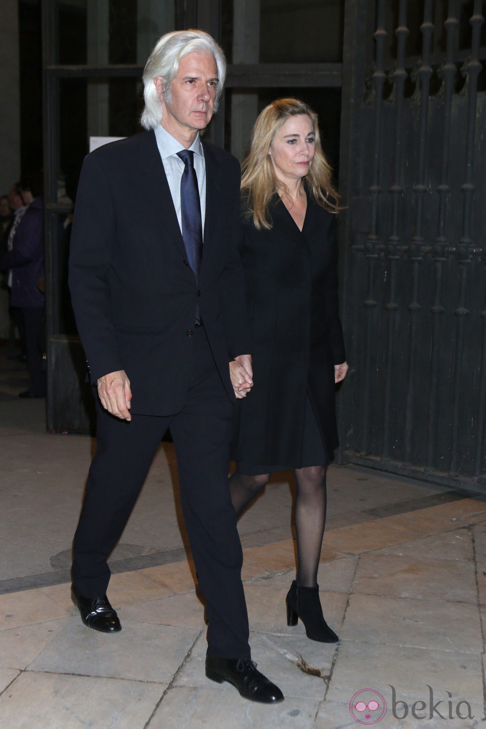 Jacobo Fitz-James Stuart e Inka Martí en el funeral de la Duquesa de Alba en Madrid