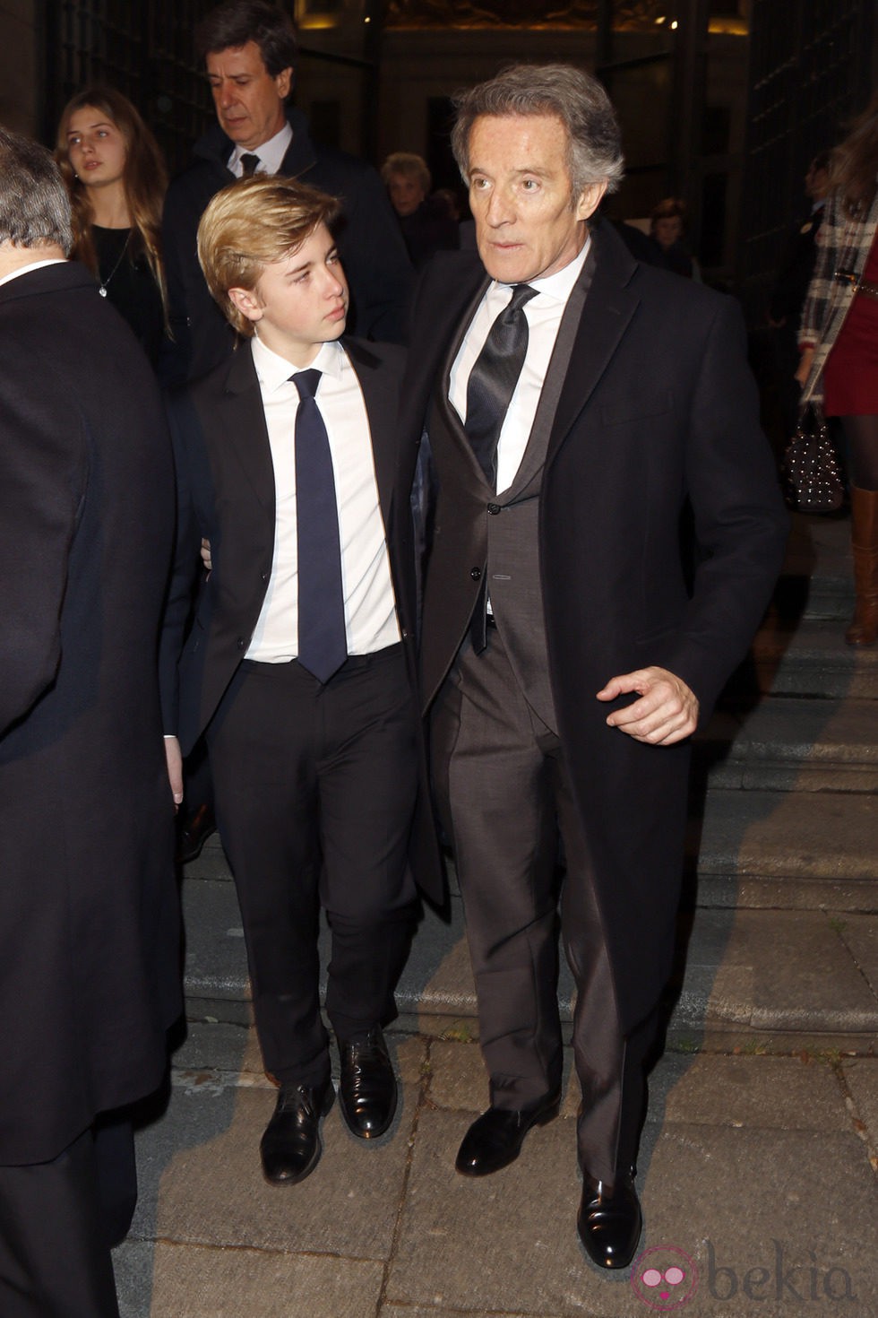 Alfonso Díez y Luis Martínez de Irujo en el funeral de la Duquesa de Alba en Madrid