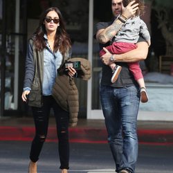 Megan Fox pasea junto a su marido Brian Austin Green y su hijo Noah