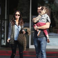 Megan Fox pasea junto a su marido Brian Austin Green y su hijo Noah