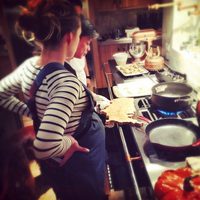 Blake Lively pasa una tarde cocinando