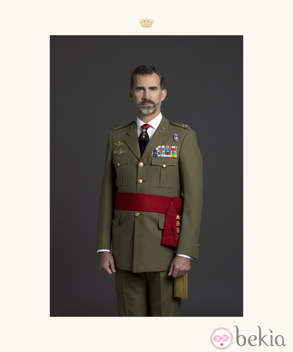 Foto oficial del Rey Felipe VI con uniforme de diario de Capitán General del Ejército de Tierra