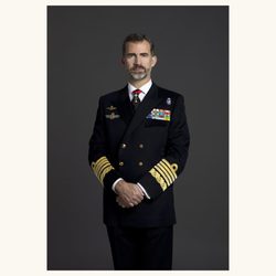 Foto oficial del Rey Felipe VI con uniforme de diario de Capitán General de la Armada