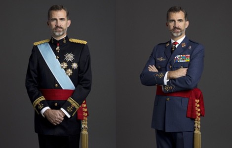 Foto oficial del Rey Felipe VI con uniforme de gran etiqueta de Capitán General del Ejército de Tierra