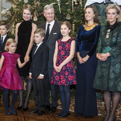 Los Reyes de Bélgica con sus hijos y las Princesas Astrid y Claire en el Concierto de Navidad 2014