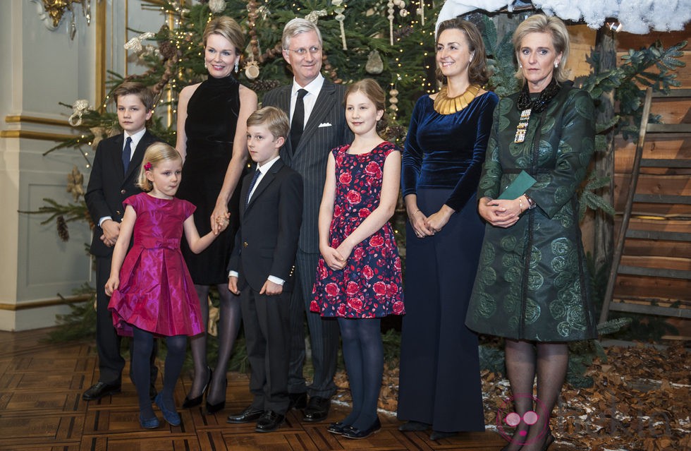 Los Reyes de Bélgica con sus hijos y las Princesas Astrid y Claire en el Concierto de Navidad 2014