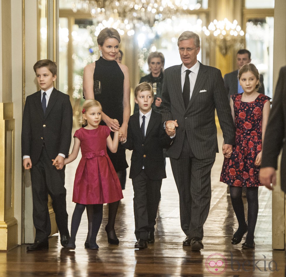 Felipe y Matilde de Bélgica con sus cuatro hijos en el Concierto de Navidad 2014