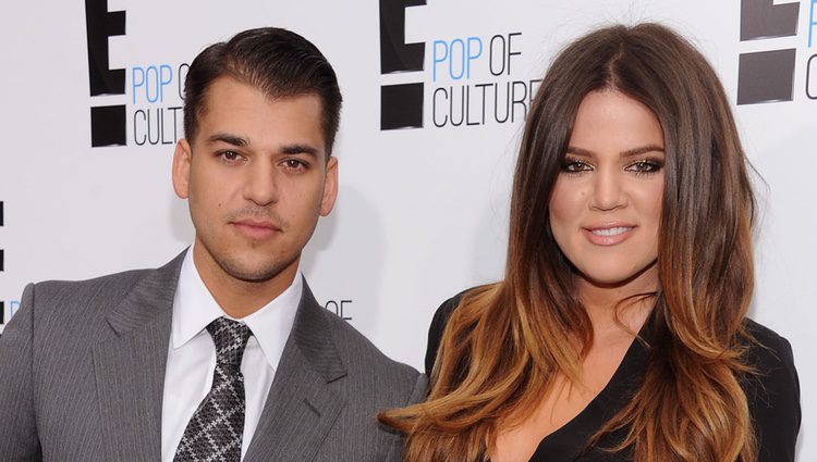 Rob Kardashian junto a su hermana Khloe