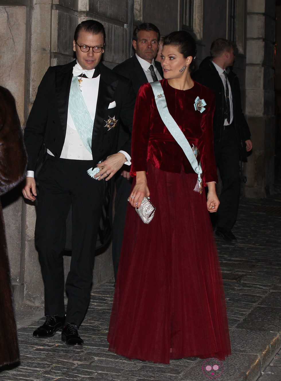 Victoria y Daniel de Suecia en una reunión de la Real Academia Sueca