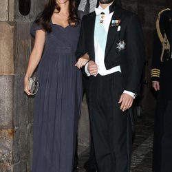 Carlos Felipe de Suecia y Sofia Hellqvist en una reunión de la Real Academia Sueca