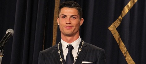 Cristiano Ronaldo recibiendo la Cordão Autonómico de Madeira