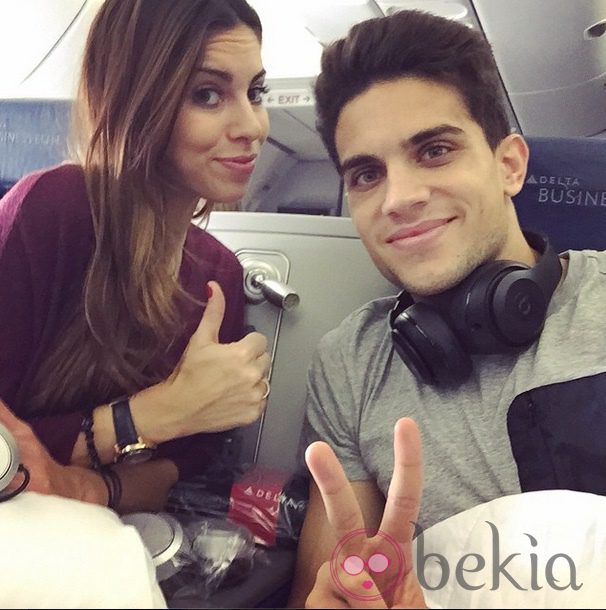 Marc Bartra y Melissa Jiménez antes de irse de vacaciones de Navidad