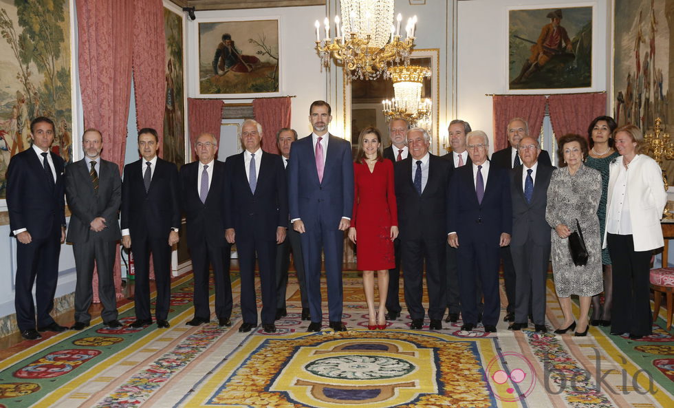 Los Reyes Felipe y Letizia con el Consejo de Grandeza de España