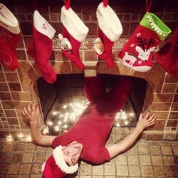 Tom Daley felicita la Navidad a sus seguidores con una divertida foto