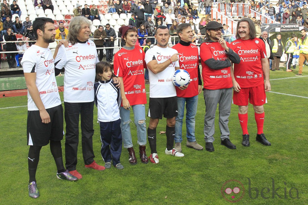 Algunos de los jugadores del partido benéfico 'artistas vs. toreros'