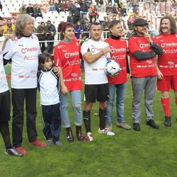 Algunos de los jugadores del partido benéfico 'artistas vs. toreros'