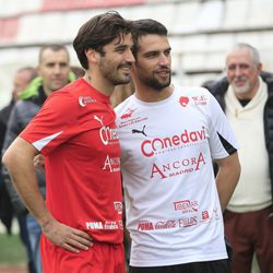 Álex García y Jesús Castro en el partido benéfico 'artistas vs. toreros'