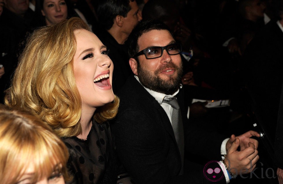 Adele y Simon Konecki en los 54º Premios Grammy