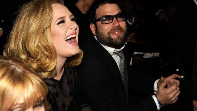 Adele y Simon Konecki en los 54º Premios Grammy