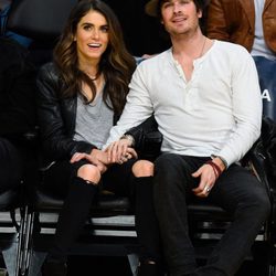 Ian Somerhalder y Nikki Reed, muy cariñosos en un partido de la NBA