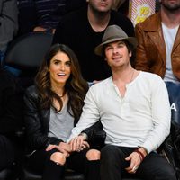 Ian Somerhalder y Nikki Reed, muy cariñosos en un partido de la NBA