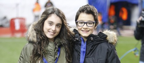 Ana Luna y Mario de 'Masterchef Junior' en el partido Champions for Life 2014