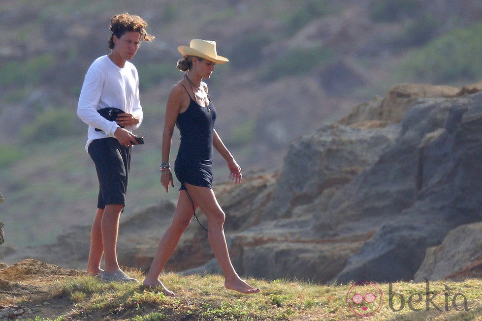 Heidi Klum y Vito Schnabel durante un día de montaña en San Bartolomé