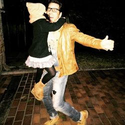 David Bustamante con su hija Daniella después del espectáculo de Disney