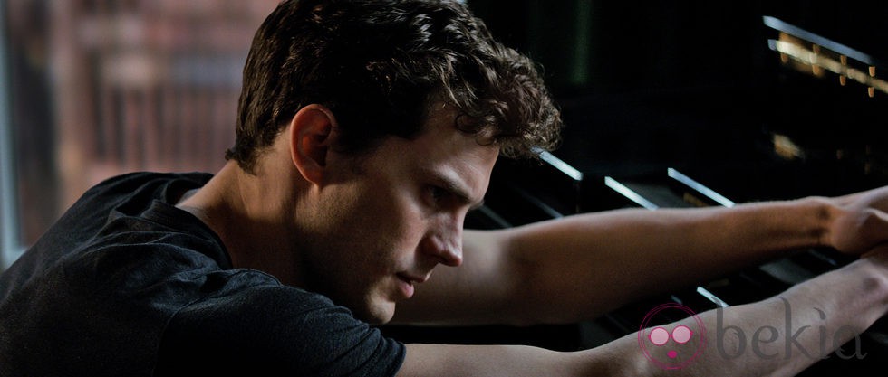 Fotograma de 'Cincuenta sombras de Grey' con Jamie Dornan