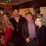 Sofía Vergara, Joe Manganiello, Arnold Schwarzenegger y Heather Milligan recibieron el año 2015 en Las Vegas