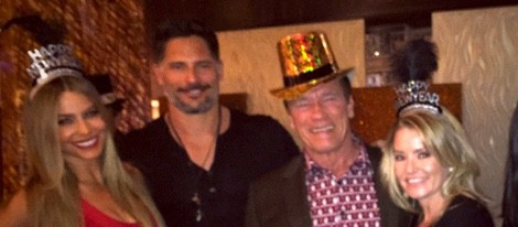 Sofía Vergara, Joe Manganiello, Arnold Schwarzenegger y Heather Milligan recibieron el año 2015 en Las Vegas