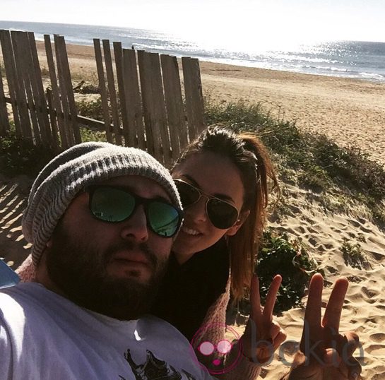 Kiko Rivera y su novia Irene Rosales inauguran 2015 en la playa