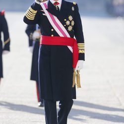 El Rey Felipe pasando revista a la tropa en la Pascua Militar 2015