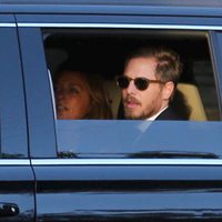 Drew Barrymore y Will Kopelman llegando a la boda de Cameron Diaz y Benji Madden