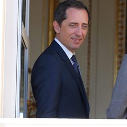 Gad Elmaleh en la presentación oficial de los mellizos Jacques y Gabriella