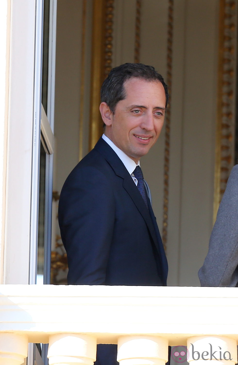 Gad Elmaleh en la presentación oficial de los mellizos Jacques y Gabriella