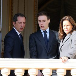 Gad Elmaleh, Louis Ducruet y Estefanía de Mónaco en la presentación de los mellizos Jacques y Gabriella