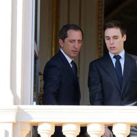 Gad Elmaleh, Louis Ducruet y Estefanía de Mónaco en la presentación de los mellizos Jacques y Gabriella