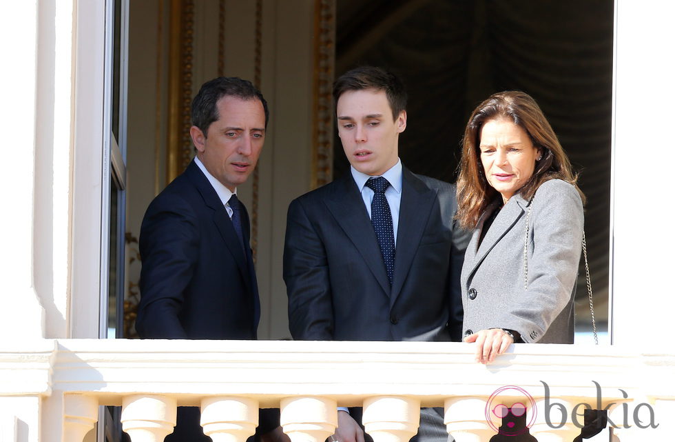 Gad Elmaleh, Louis Ducruet y Estefanía de Mónaco en la presentación de los mellizos Jacques y Gabriella