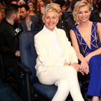 Ellen DeGeneres y Portia de Rossi en la gala de los People's Choice Awards 2015