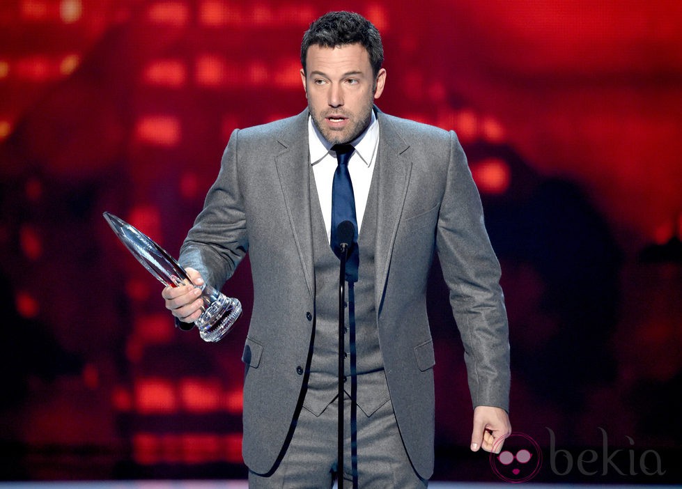 Ben Affleck recogiendo su galardón en los People's Choice Awards 2015